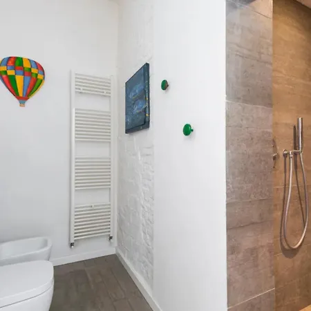 Rua Muro 82 Incantevole Nido Accanto A Osteria Francescana Lägenhet